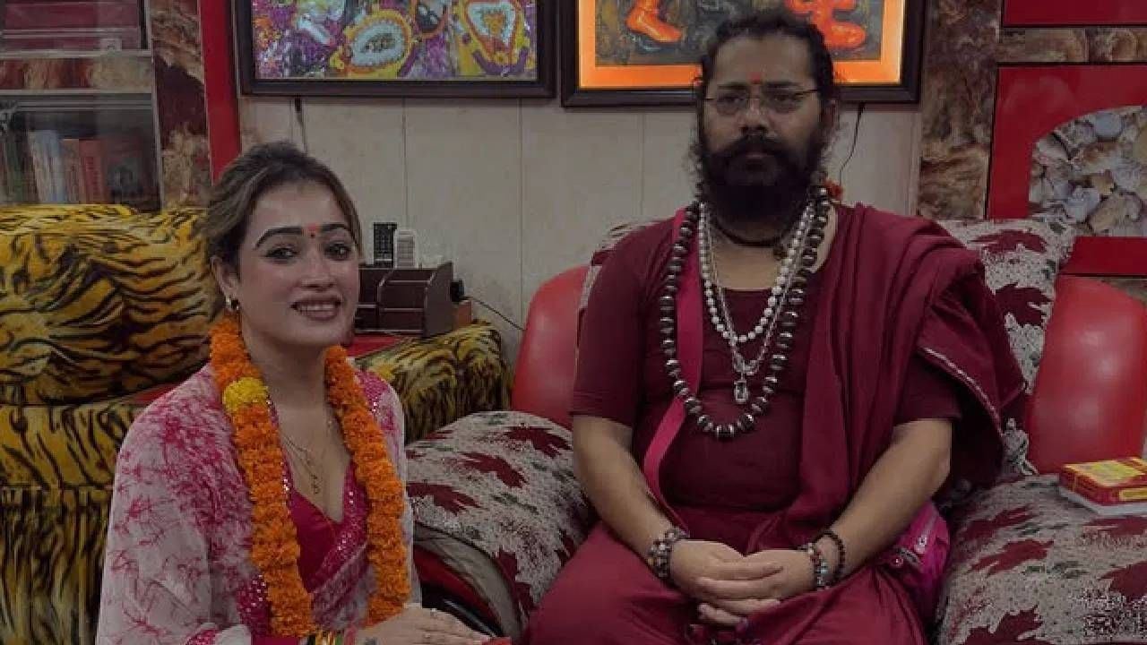 हर्षा यांची ही पोस्ट सोशल मीडियावर चांगलीच व्हायरल होत असून नेटकरी त्यांच्या उत्तराचं कौतुक करत आहेत. झांसीमध्ये जन्मलेल्या आणि भोपाळमध्ये राहणाऱ्या हर्षा या निरंजनी अखाड्याच्या शिष्या आहेत. महाकुंभदरम्यान त्या त्यांच्या सौंदर्यामुळे विशेष चर्चेत आल्या होत्या.