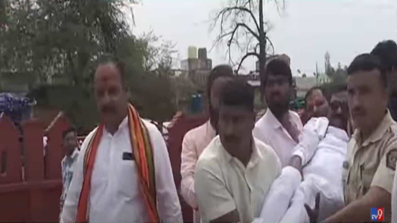 Hingoli News : भाजप आमदाराला तिरंगा रॅलीमध्येच भोवळ, चक्कर येताच एकच धावाधाव…बघा व्हिडीओ