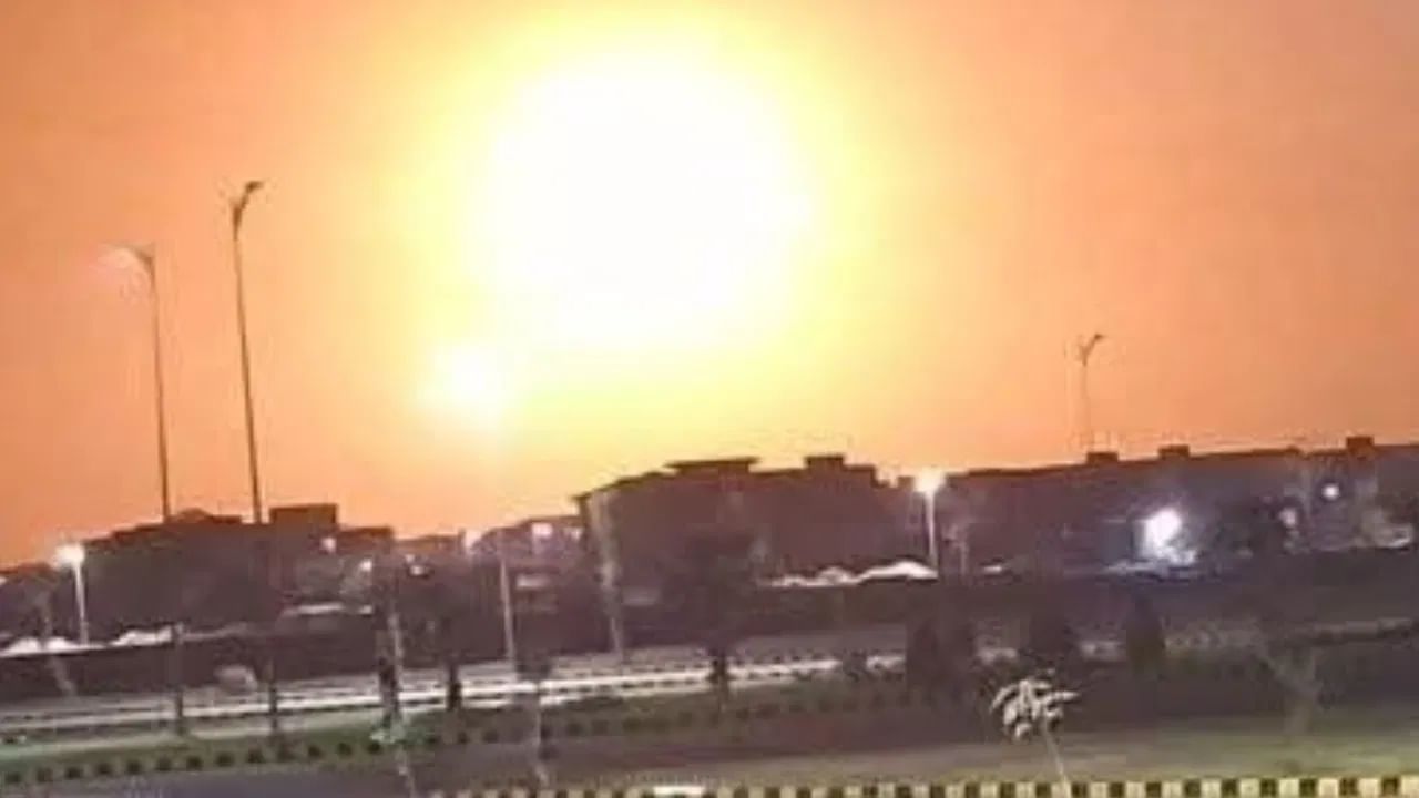 Operation Sindoor : पाकिस्तानात विमानतळं, शाळा बंद, रुग्णालयात रांगा; नेमकी स्थिती काय?