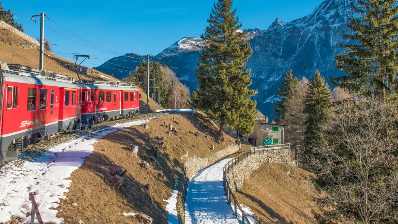 
इंधनाचा अनावश्यक वापर टाळण्यासाठी आता हळूहळू डिझेल इंजिन बंद केले जात आहेत. आता या जागी इलेक्ट्रिक इंजिनचा वापर वाढत आहे.