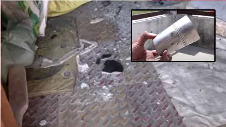Jammu Kashmir : भारतीय सैन्यानं पाकचा ड्रोन हल्ला उधळला, ड्रोनचे भाग छतावर; घराचं मोठं नुकसान... व्हिडीओ बघताच धडकी भरेल Jammu Kashmir : भारतीय सैन्यानं पाकचा ड्रोन हल्ला उधळला, ड्रोनचे भाग छतावर; घराचं मोठं नुकसान... व्हिडीओ बघताच धडकी भरेल