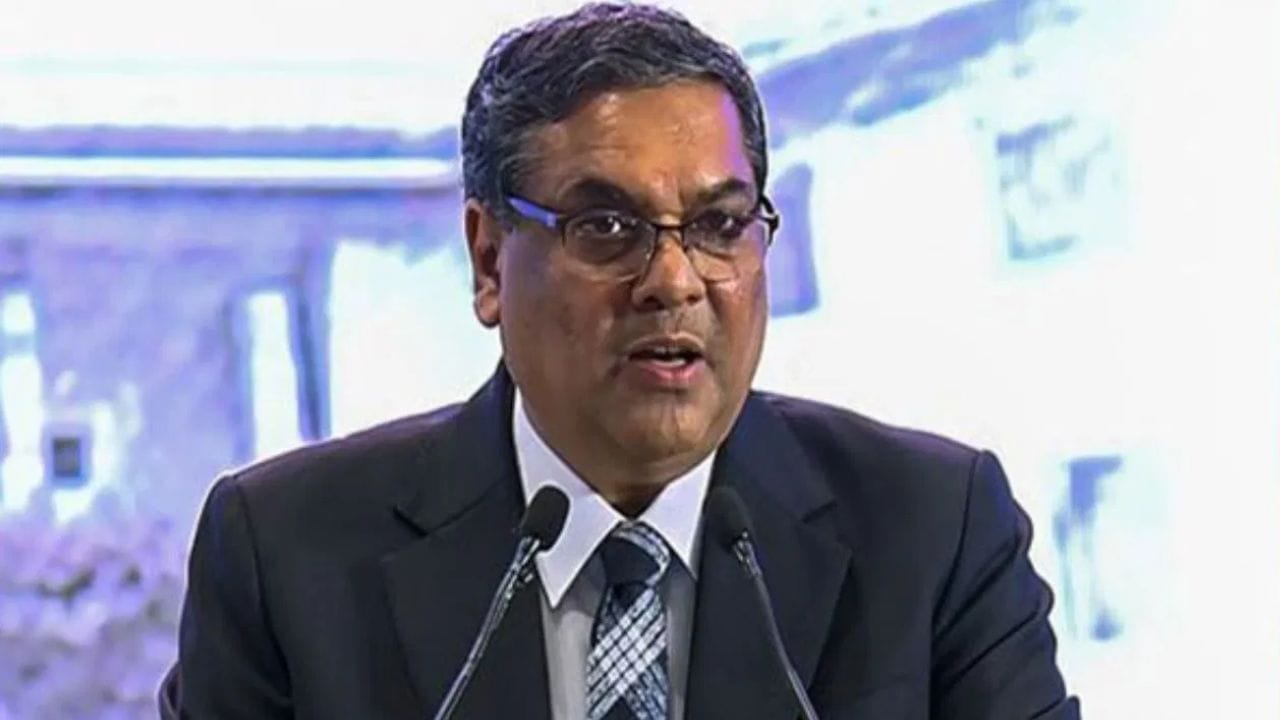 10 वर्ष जुनी स्विफ्ट कार, 250 ग्रॅम सोने, देशाच्या सर्वोच्च न्यायमूर्तींकडे किती संपत्ती? सर्वोच्च न्यायालयाकडून सर्व न्यायमूर्तींची संपत्ती जाहीर