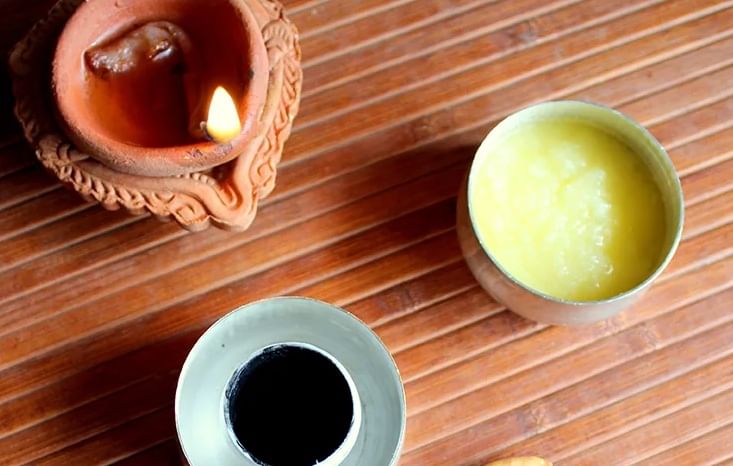 फक्त 'या' दोन गोष्टींपासून बनवा होममेड काजळ, डोळ्यांना मिळतील फायदे फक्त 'या' दोन गोष्टींपासून बनवा होममेड काजळ, डोळ्यांना मिळतील फायदे