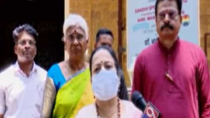 Kishori Pednekar : मुंबईत कोरोनामुळे एकाचा मृत्यू, पेडणेकरांची माहिती Kishori Pednekar : मुंबईत कोरोनामुळे एकाचा मृत्यू, पेडणेकरांची माहिती