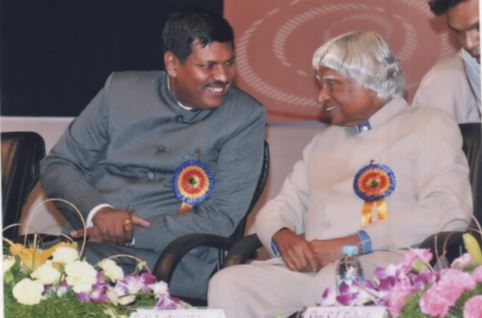 14 नोव्हेंबर 2003 रोजी न्यायमूर्ती गवई यांची मुंबई उच्च न्यायालयाच्या अतिरिक्त न्यायाधीशपदी नेमणूक करण्यात आली. 