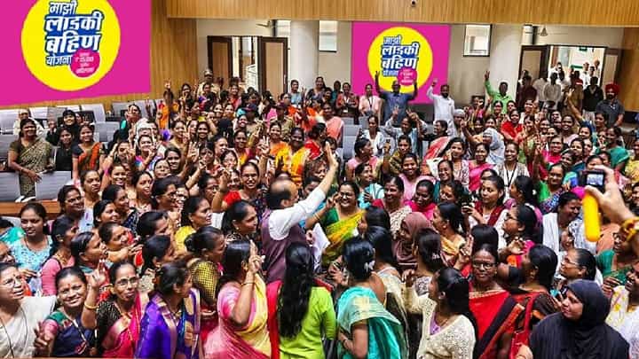 Ladki Bahin Yojana : खऱ्या लाडक्या बहिणींची फसवणूक; धक्कादायक बाब उघड, सरकारी कर्मचारी तरीही लाटले 3 कोटी Ladki Bahin Yojana : खऱ्या लाडक्या बहिणींची फसवणूक; धक्कादायक बाब उघड, सरकारी कर्मचारी तरीही लाटले 3 कोटी
