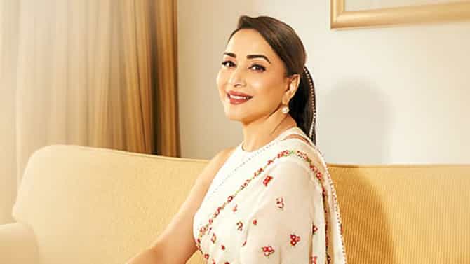 जादूई हास्याशिवाय ती काहीच बोलायची नाही..., दिग्दर्शकाने सांगितला माधुरीबाबतचा तो किस्सा