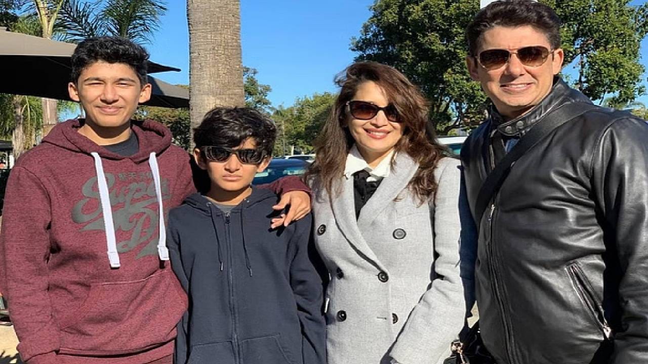  मुलं अरिन आणि रियान  माधुरी दीक्षितला अरिन आणि रायन ही दोन मुले आहेत. मोठा मुलगा अरिन आणि धाकटा मुलगा रायन दोघांनाही प्रसिद्धीपासून दूर राहणे आवडते. माधुरी तिच्या मुलांच्या संगोपनाकडे विशेष लक्ष देते. तिच्या आयुष्यात व्यस्त असूनही, माधुरी आपल्या मुलांसाठी खास वेळ काढते.  दोघांचाही जन्म परदेशात झाला असला तरी ते भारतीय संस्कृतीशी जोडलेले आहेत. माधुरीच्या दोन्ही मुलांना त्यांच्या आईप्रमाणेच भारतीय संगीतही आवडतं.