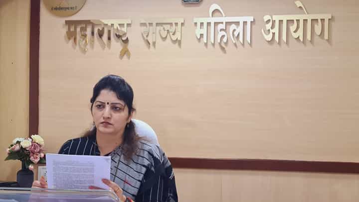 MNS letter to CM : राज्य महिला आयोगाची तक्रार थेट मुख्यमंत्र्यांना; मनसेने पाठवलं पत्र MNS letter to CM : राज्य महिला आयोगाची तक्रार थेट मुख्यमंत्र्यांना; मनसेने पाठवलं पत्र