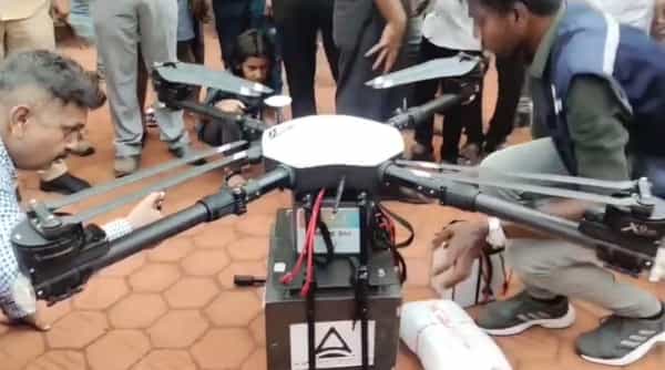 ड्रोनद्वारे एकावेळी 20 किलो पार्सल घेऊन जाण्याची व्यवस्था असलेली ड्रोन सर्विसची चाचणी माथेरान मध्ये घेण्यात आली. ड्रोन सर्विसची चाचणी यशस्वी झाली असून भविष्यात माथेरान येथे पोस्टाचं पार्सल ड्रोन द्वारे येण्यास सुरुवात होणार आहे.