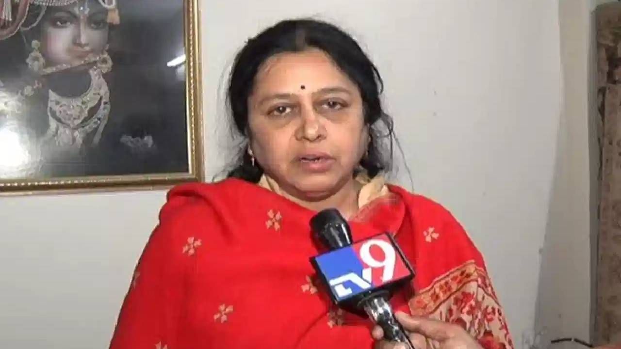 भाजपच्या राज्यसभा खासदार मेधा कुलकर्णी यांचंही नाव संसदरत्न पुरस्कार जिंकलेल्यांच्या यादीत आहे. हे पुरस्कार खासदारांना दिले जात असले तरी ते सरकारतर्फे नसतात. चेन्नईतील प्राइम पॉईंट फाऊंडेशन आणि ई मॅगझिन यांच्या वतीने हे पुरस्कार दिले जातात.