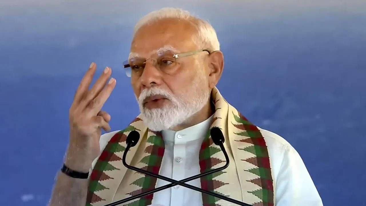 मोदी हे आडनाव भारतात लोकप्रिय आहे. जे विविध समुदायांमध्ये आणि राज्यांमध्ये वापरले जाते. या नावाचा कोणताही विशिष्ट वांशिक किंवा धार्मिक अर्थ नाही. पण ते वेगवेगळ्या पार्श्वभूमीशी जोडलेले आहेत.
