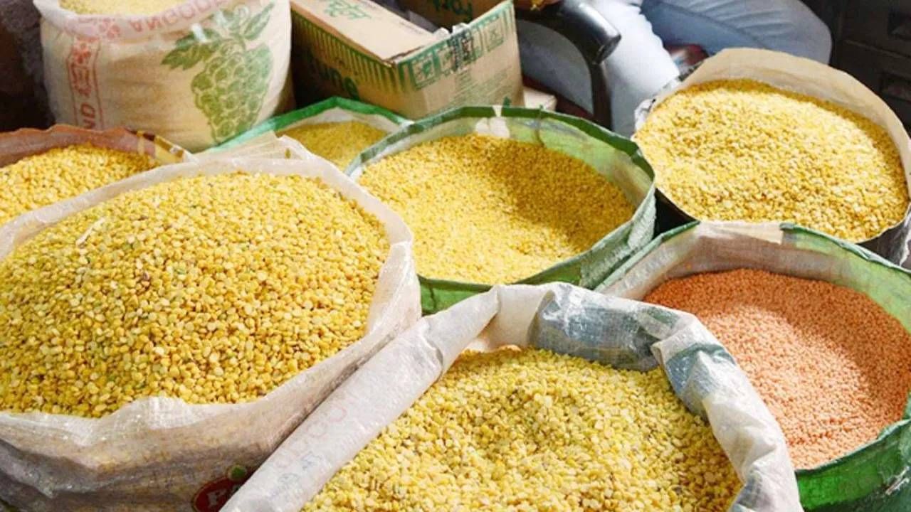 काही प्रदेशांमध्ये मोदी या शब्दाचा अर्थ "स्वयंपाकघर किंवा दुकानाचा प्रभारी व्यक्ती" असा होता - उदाहरणार्थ, जुन्या दरबारात एक "मोदीखाना" (धान्याचे दुकान) होते.