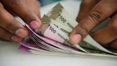 खरंच मोदी सरकार दिवसाला 10 हजार कमवण्याची संधी देतय? एटीएमबाहेर लागलेल्या लांब रांगेमागचं सत्य जाणून घ्या