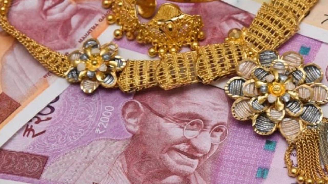 जी व्यक्ती कमाईच्या एकाच स्रोतावर अवलंबून असते, ती संकटकाळी सर्वांत आधी खाली घसरते. त्यामुळे कमाईचे विविध स्रोत निर्माण करावेत आणि त्यासाठी नवीन कौशल्ये शिकावीत, असा सल्ला त्यांनी दिला होता. 
