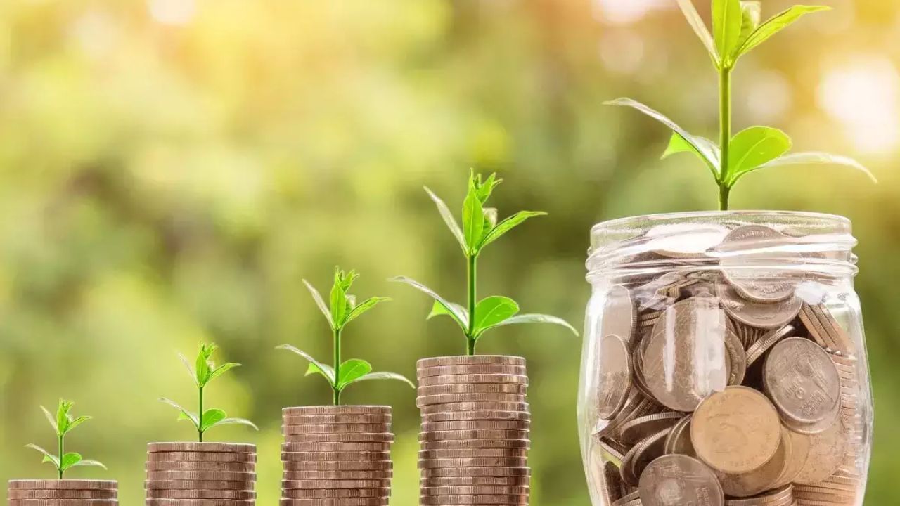 Money Saving Tips : पैशाचे योग्य व्यवस्थापन करा, ‘या’ टिप्स जाणून घ्या Money Saving Tips : पैशाचे योग्य व्यवस्थापन करा, ‘या’ टिप्स जाणून घ्या