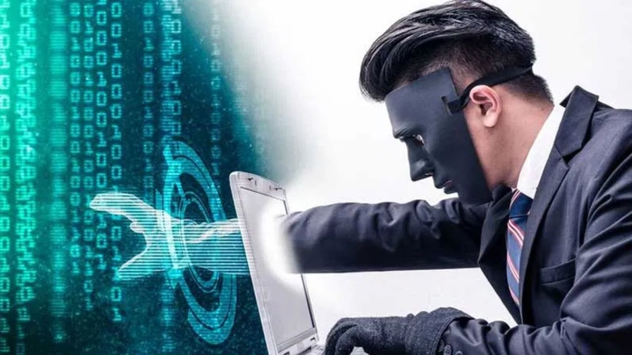 पोलीस भरतीमध्ये मदत करण्याच्या बहाण्याने राजापूर तालुक्यातील मोरोशी येथील एका २८ वर्षीय तरुणाला तब्बल ४ लाख ९० हजार ९०६ रुपयांचा गंडा घालण्यात आला आहे.