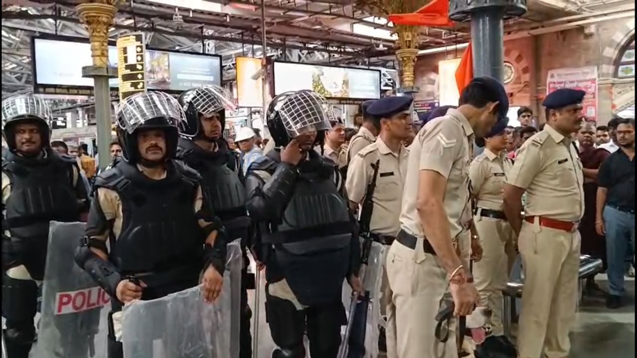 जम्मू काश्मीरमधील पहलगाम पर्यटकांमध्ये दहशतवाद्यांनी हल्ला केला. या हल्ल्यात २६ पर्यटकांचा मृत्यू झाला. या हल्ल्यानंतर आता भारत-पाकिस्तान यांच्यातील तणाव वाढला आहे.