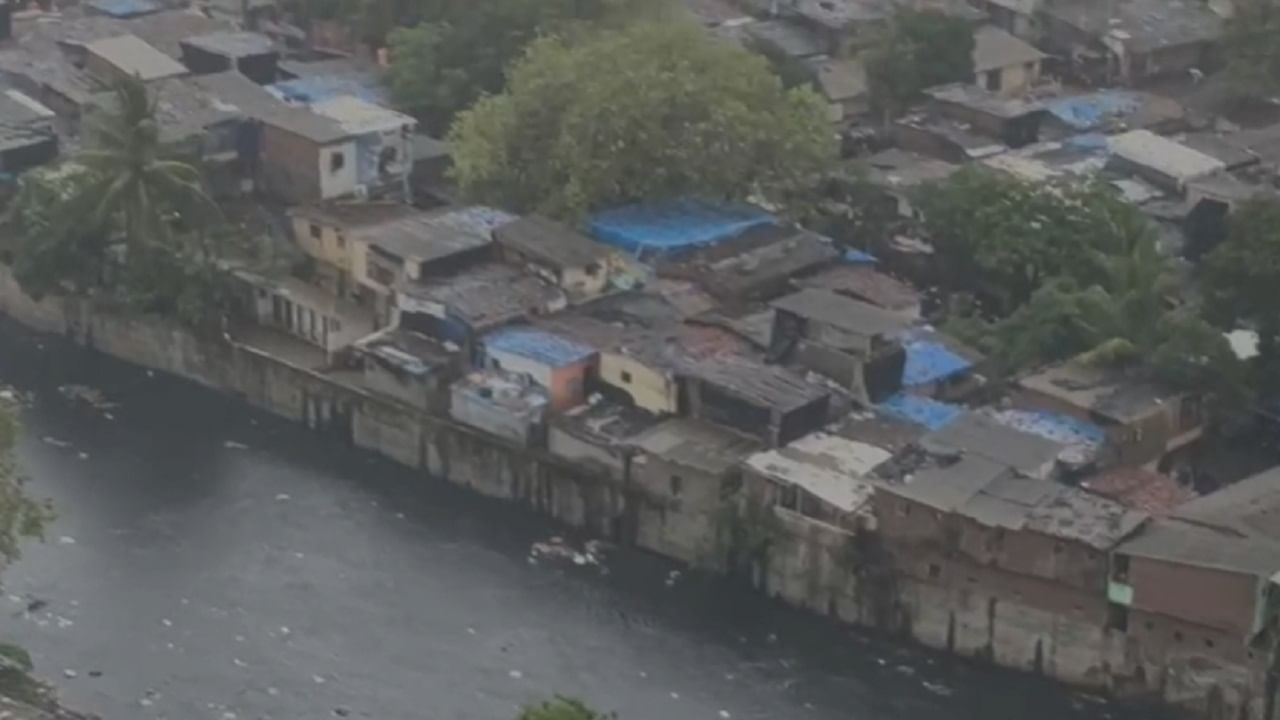 हिंदमाता, दादर, परळ परिसरातही पावसाने जोरदार हजेरी लावली आहे. पुढील दोन तास मुसळधार पाऊस पडणार असल्याचा अंदाज हवामान खात्याने वर्तवला आहे.