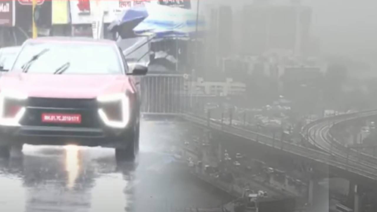 सोसाट्याचा वारा अन् तुफान सरी, मुंबईत पुन्हा पाऊस; लोकलच्या वेळापत्रकाचं काय?