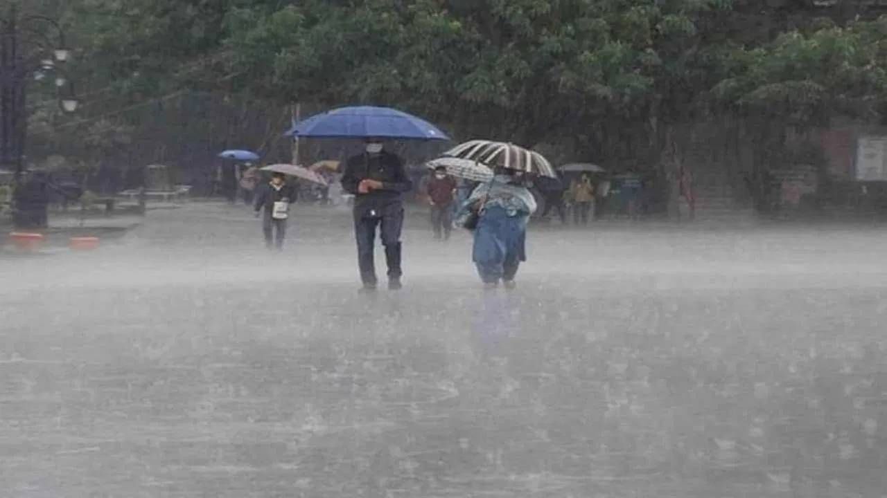 पर्सनल कामं उरकून घ्या, आठ दिवस पावसाचं धुमशान, हवामान खात्याचा मुंबईसाठी इशारा काय? पर्सनल कामं उरकून घ्या, आठ दिवस पावसाचं धुमशान, हवामान खात्याचा मुंबईसाठी इशारा काय?