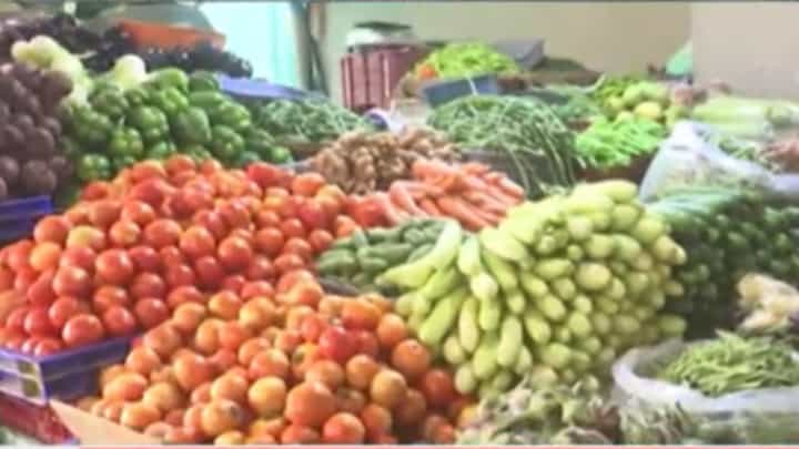 Nashik Unseasonal Rain : नाशिकमध्ये अवकाळीचा कहर; भाजीपाला सडला, शेतकरी हवालदिल Nashik Unseasonal Rain : नाशिकमध्ये अवकाळीचा कहर; भाजीपाला सडला, शेतकरी हवालदिल