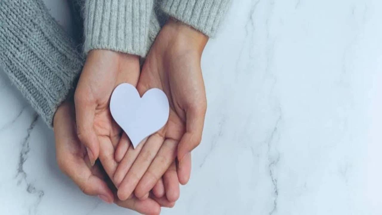 गोवर्धन पर्वत : लग्नानंतर एकदातरी गोवर्धन पर्वताला भेट दिली पाहिजे. येथे पती-पत्नी दोघांनीही एकत्र परिक्रमा केल्यास संसार सुखी होतो, असे म्हटले जाते. 