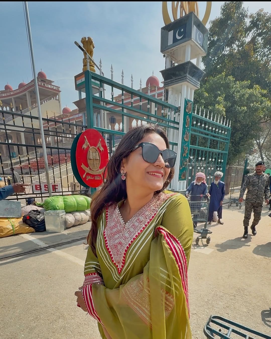 पाकिस्तानात असताना तिचा व्यवहार संदिग्ध होता. देशासाठी धोकायक असणाऱ्या काही लोकांच्या ती संपर्कात होती असे म्हटले जात आहे. 