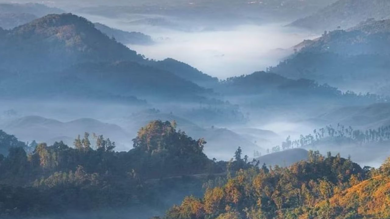 अरुणाचल प्रदेशातील तवांग पर्यटनासाठी सर्वोत्तम स्थळ आहे. तवांगचा अर्थ घोडा होतो. बौद्ध धर्मातील सहावे दलाई लामा यांनी हे स्थळ आपल्या मठासाठी निवडले होते. त्यासाठी त्यांना घोड्यांनी मदत केली होती. तेव्हापासून त्याचे नाव तवांग पडले. या ठिकणी जगप्रसिद्ध बौद्ध मठ आहे.