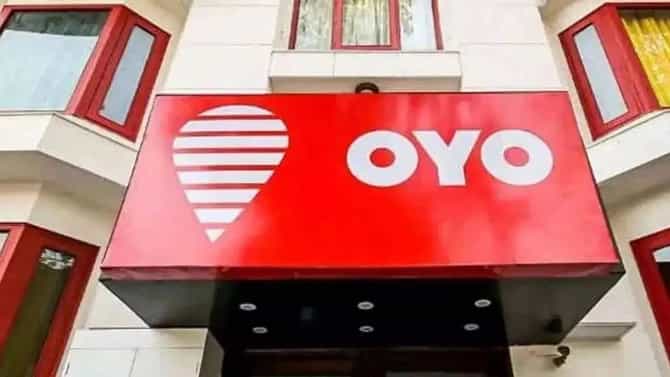 OYO हॉटेलच्या बोर्डावर लिहिले होते ते 6 शब्द, सुनसान ठिकाणी व्हायची गर्दी, पोलिसांनी छापा मारताच...