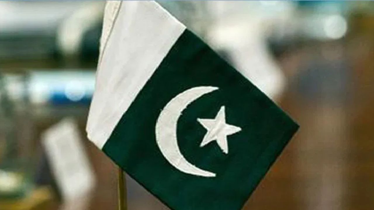 भारत-पाकमध्ये युद्धजन्य परिस्थिती, पाकिस्तानच्या मित्र राष्ट्राचं नौदल कराचीत दाखल