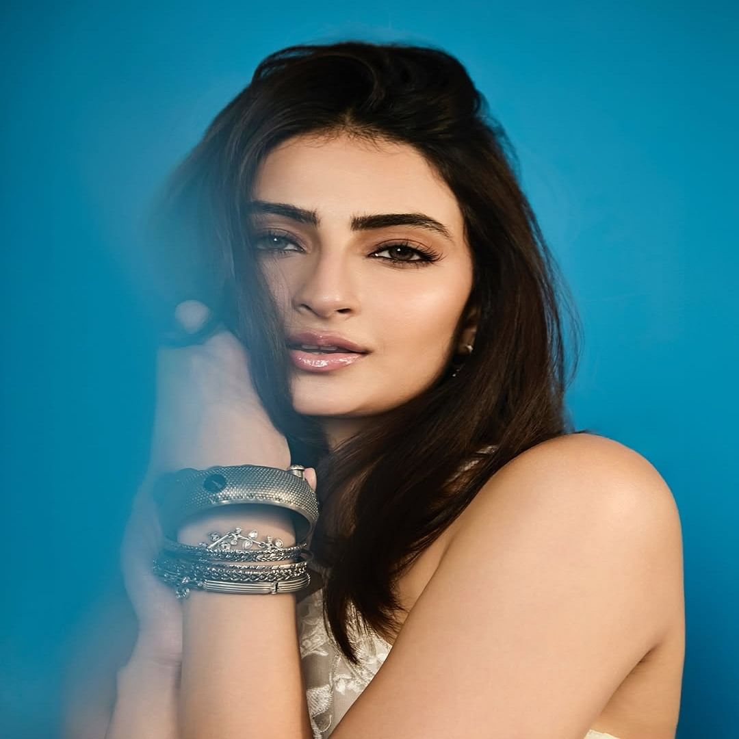 सध्या सर्वत्र पलकच्या सौंदर्याची चर्चा रंगली आहे. पांढऱ्या ड्रेसमध्ये अभिनेत्रीने फोटो पोस्ट केले आहेत. सध्या सर्वत्र पलकच्या फोटोंची चर्चा रंगली आहे. 