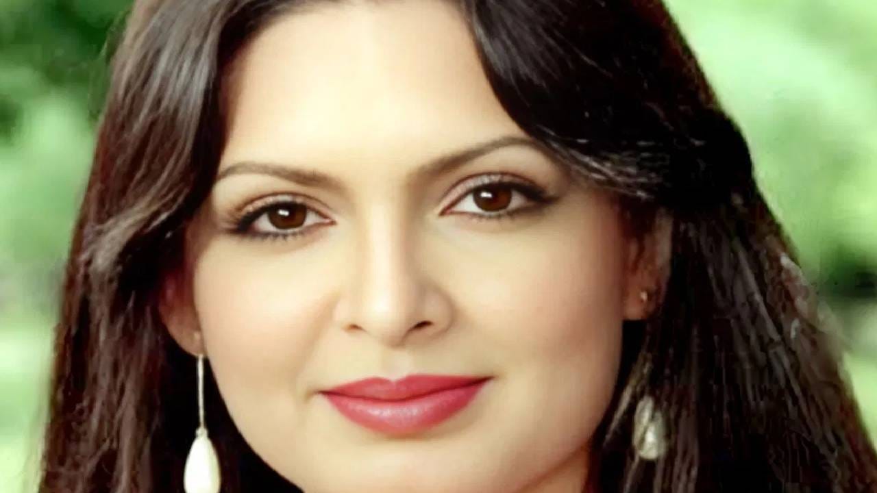 जेव्हा परवीन बाबी या चित्रपटाचे चित्रीकरण करत होती, तेव्हा तिला अनेक वैद्यकीय समस्यांना तोंड द्यावे लागले. त्यावेळी, ती मध्यरात्री उठायची आणि अमिताभ बच्चनसाठी मोठ्याने रडू लागायची.