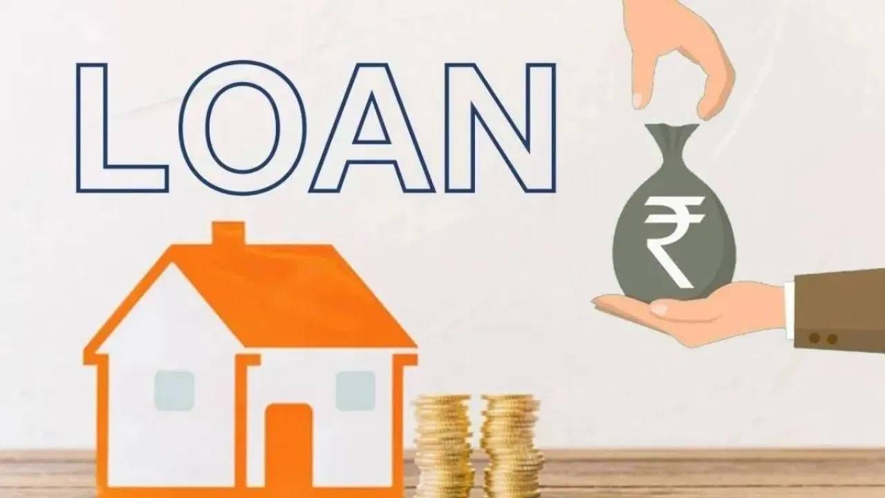 तुम्हाला आजकाल एकापेक्षा अधिक पर्सनल लोन मिळतात. यामुळे तुम्हाला हवे तेव्हा पैसे वापरायला मिळतात. मात्र हीच सुविधा तुमच्यासाठी अडचणीची ठरू शकते. एकापेक्षा जास्त लोन घेतल्यामुळे तुमच्यावर ओव्हर बॉरोईंगचा (एकापेक्षा जास्त कर्ज घेणे) धोका वाढू शकतो. त्यामुळे तुम्ही महिन्याअखेर जी कमाई करता, ती सर्वकाही कर्जाचे हफ्ते फेडण्यातच जाऊ शकते. त्यामुळे तुम्हाला महिन्याकाठी बचत करणे जवळजवळ अशक्य होऊ शकते.