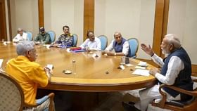 भारत-पाकच्या DGMOच्या बैठकीपूर्वी मोदींच्या निवासस्थानी काय झाली चर्चा भारत-पाकच्या DGMOच्या बैठकीपूर्वी मोदींच्या निवासस्थानी काय झाली चर्चा