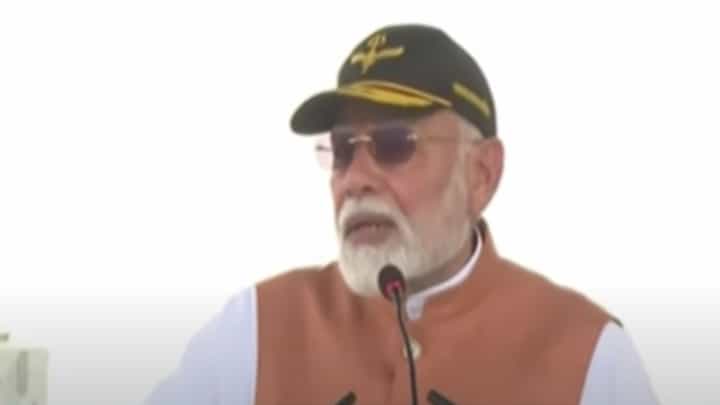 PM Narendra Modi : तर आम्ही जशात तसं उत्तर देऊ; मोदींचा पाकला करड्या शब्दांत इशारा PM Narendra Modi : तर आम्ही जशात तसं उत्तर देऊ; मोदींचा पाकला करड्या शब्दांत इशारा