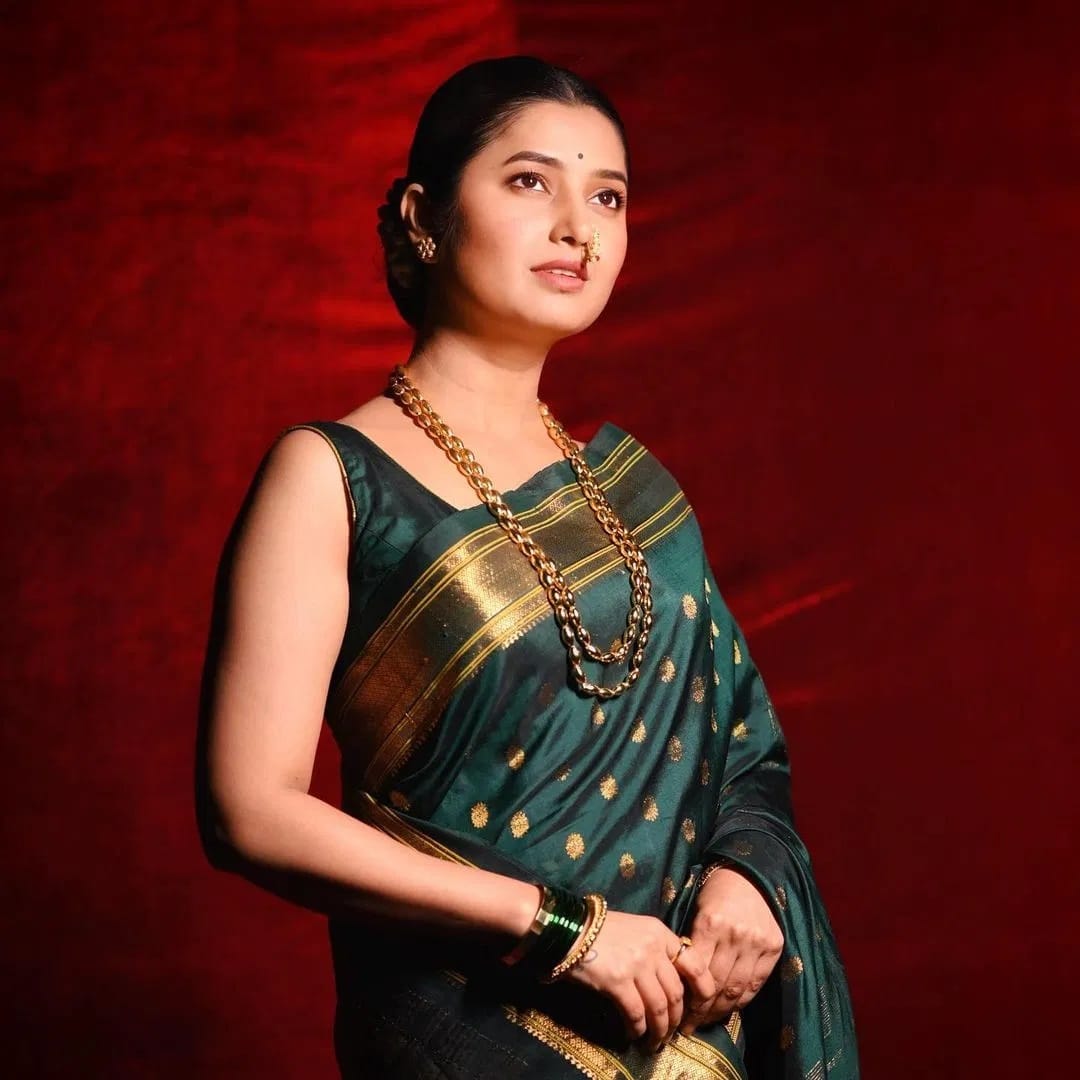 प्राजक्ताच्या फोटोंवर चाहते लाईक्स आणि कमेंटचा वर्षाव करत आहेत. प्राजक्ता कायम सोशल मीडियावर फोटो आणि व्हिडीओ पोस्ट करत असते. 