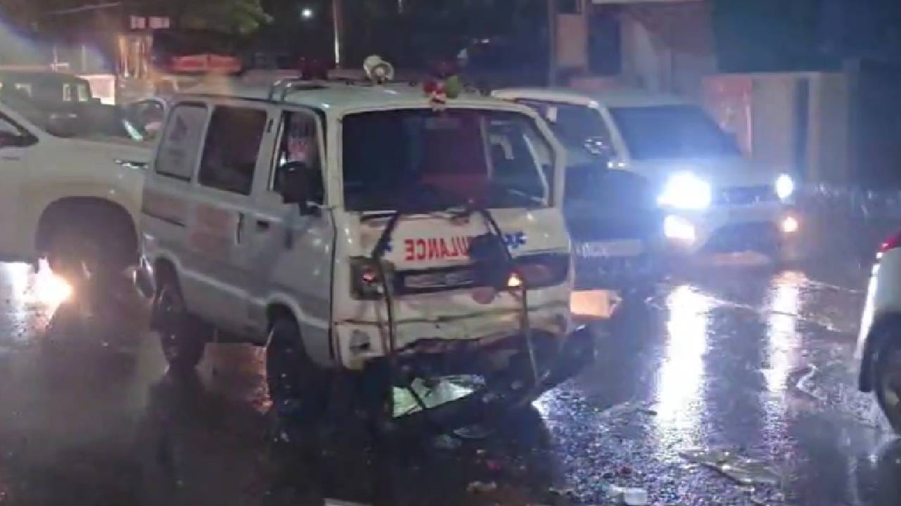 मी गेली 35 वर्षे काम करतोय. अनेक उन्हाळे पावसाळे बघितले आहेत. आमच्यापेक्षा जास्त बघणारे देखील आहेत. पण कधी मे महिन्यामध्ये असा पाऊस पडलेला मी बघितला नाही, अशी प्रतिक्रिया अजित पवारांनी दिली. 
