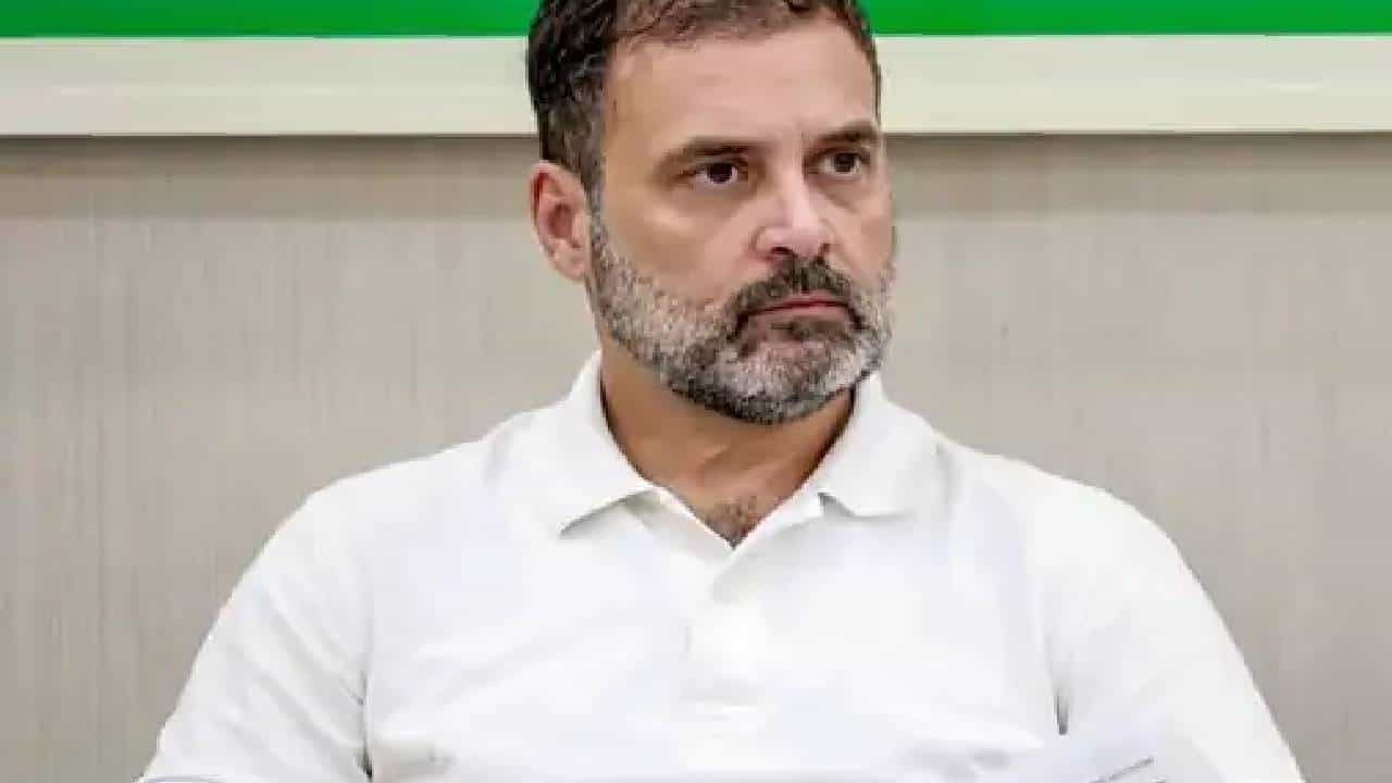 मविआ गेली खड्ड्यात..राहुल गांधी नाशिकमध्ये आल्यास तोंडाला काळं फासू - ठाकरेंच्या नेत्याचा इशारा