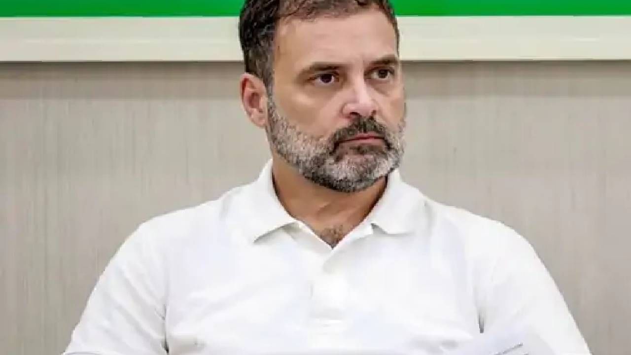 मविआ गेली खड्ड्यात..राहुल गांधी नाशिकमध्ये आल्यास तोंडाला काळं फासू - ठाकरेंच्या नेत्याचा इशारा मविआ गेली खड्ड्यात..राहुल गांधी नाशिकमध्ये आल्यास तोंडाला काळं फासू - ठाकरेंच्या नेत्याचा इशारा