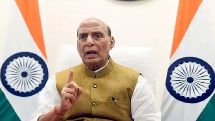 Operation Sindoor : जेवढ्या वेळात लोकं नाश्ता करतात, तेवढ्याच वेळात पाकिस्तानला निपटवलं, राजनाथ सिंह यांच्याकडून भारतीय सैन्याचं कौतुक Operation Sindoor : जेवढ्या वेळात लोकं नाश्ता करतात, तेवढ्याच वेळात पाकिस्तानला निपटवलं, राजनाथ सिंह यांच्याकडून भारतीय सैन्याचं कौतुक