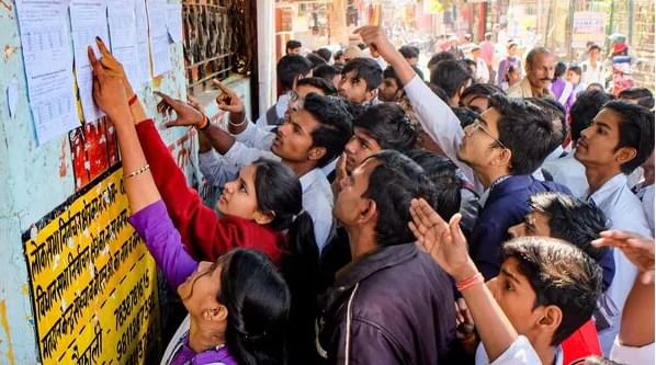 ११ वी ऑनलाईन प्रवेश प्रक्रियेस ब्रेक, पहिल्याच दिवशी वेबसाईट हँग, लाखो विद्यार्थी - पालकांना मन:स्ताप ११ वी ऑनलाईन प्रवेश प्रक्रियेस ब्रेक, पहिल्याच दिवशी वेबसाईट हँग, लाखो विद्यार्थी - पालकांना मन:स्ताप
