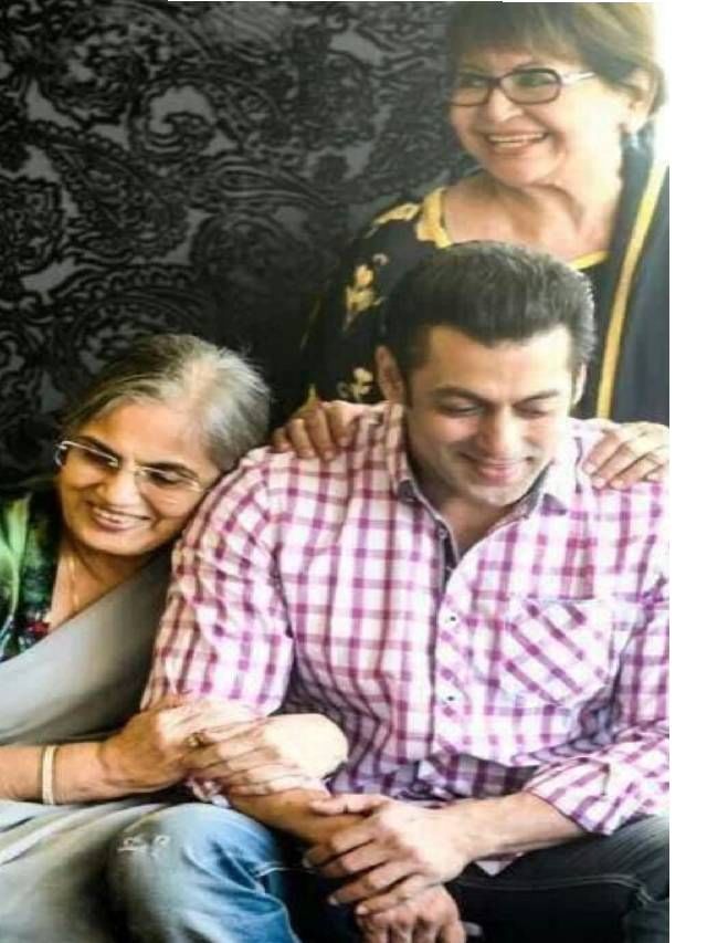 Salman Khan : सलमानच्या दोन्ही आईंच वय काय ? Salman Khan : सलमानच्या दोन्ही आईंच वय काय ?