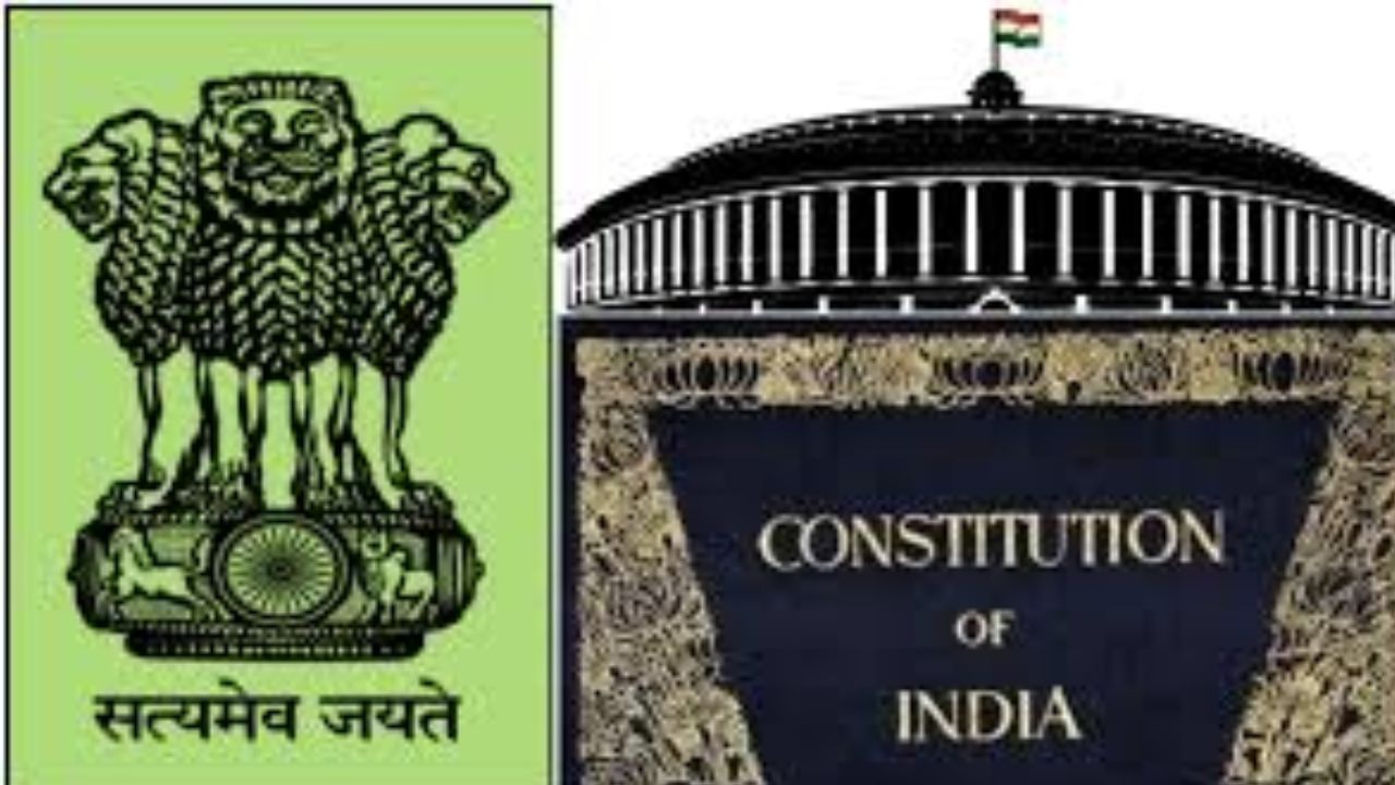 भारतीय राज्यघटनेत युद्ध सुरु झाल्याची घोषणा करण्याबाबत काही प्रक्रिया दिलेली नाही. परंतु ही राष्ट्रीय आपत्ती म्हटले आहे. घटनेच्या कलम 352 मध्ये राष्ट्रीय आणीबाणी जाहीर करण्याची तरतूद आहे. युद्ध सुरु करण्याची घोषणा करण्याचा अधिकार देशाच्या राष्ट्रपतींकडे आहे. 