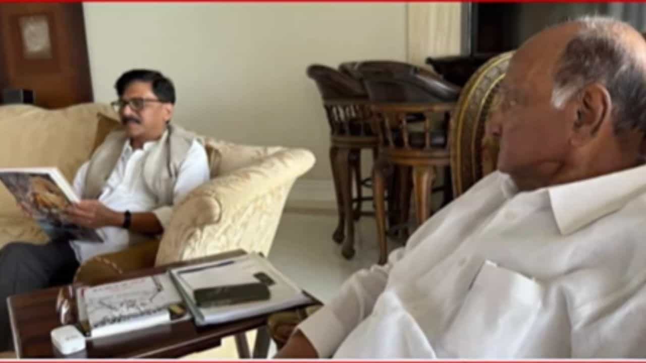 Sanjay Raut-Sharad Pawar Meeting : संजय राऊत आणि शरद पवारांमध्ये रंगल्या गप्पा