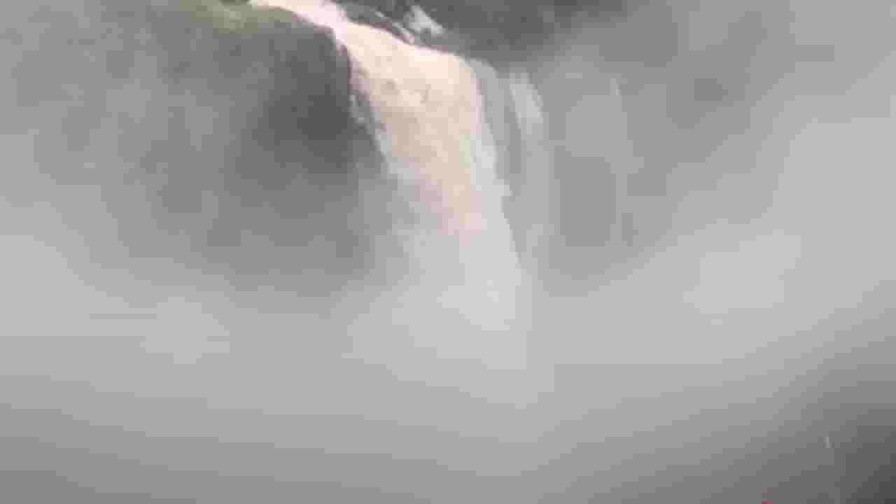 Satara Rain : मे महिन्यातच महाबळेश्वरचं सौंदर्य फुललं, लिंगमळा धबधबा फेसाळला VIDEO तर बघाच