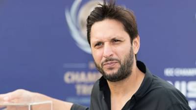 Shahid Afridi याला पाकिस्तानमध्ये पळवून पळवून तुडवला, व्हीडिओ व्हायरल