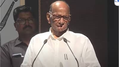 मला आश्चर्य वाटतं की... फडणवीसांच्या बालसाहित्य टीकेवरून शरद पवारांची टोलेबाजी!