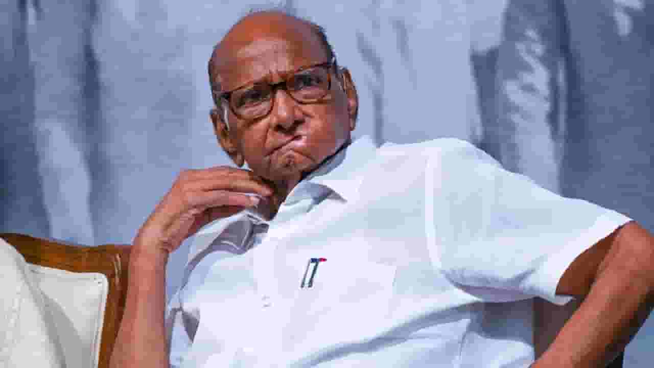 Sharad Pawar : प्रवाशांवर खापर फोडून चालणार नाही; लोकल अपघातावर शरद पवारांचं ट्विट Sharad Pawar : प्रवाशांवर खापर फोडून चालणार नाही; लोकल अपघातावर शरद पवारांचं ट्विट