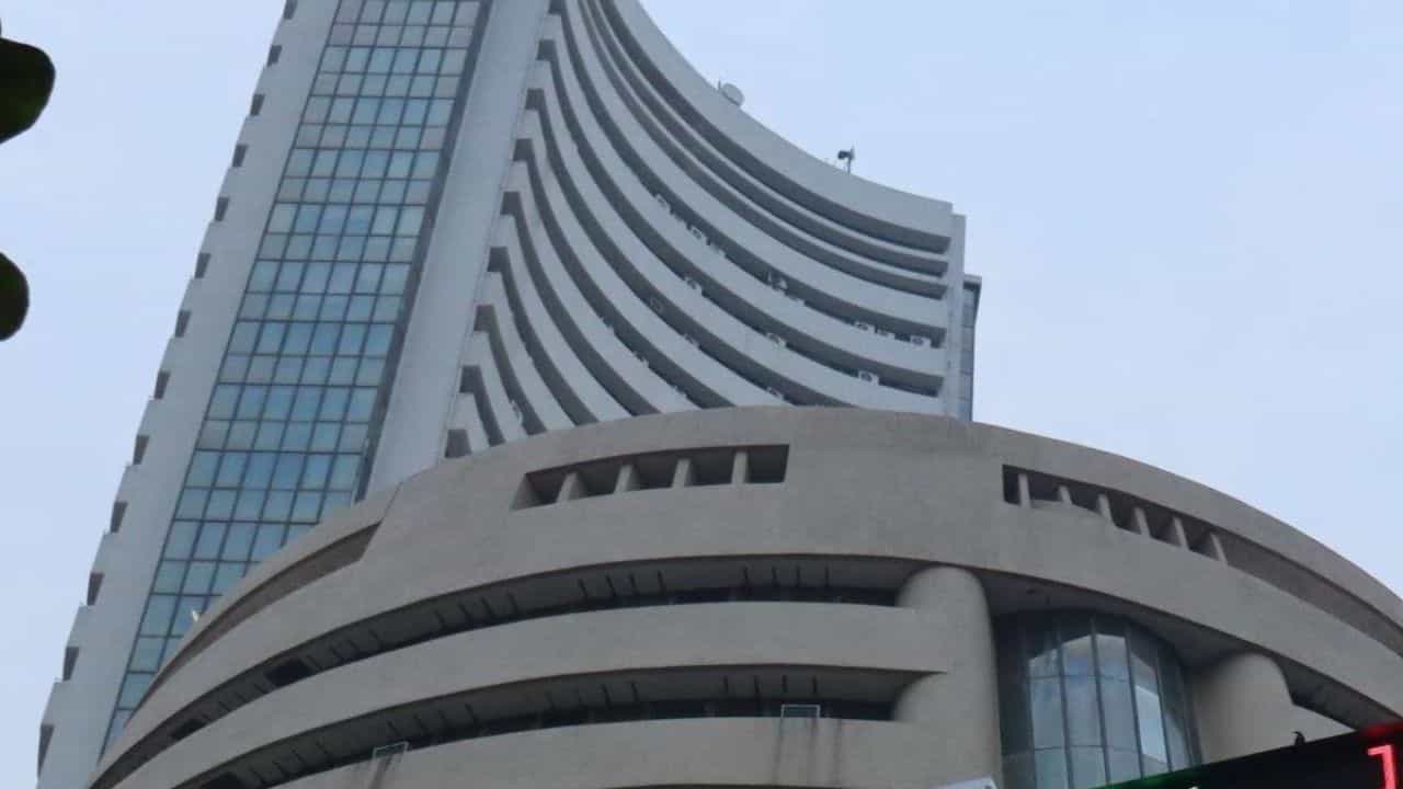 Share Market : शस्त्रबंदी होताच शेअर बाजारात उसळी; सेन्सेक्स 2200 अंकांनी वधारला
